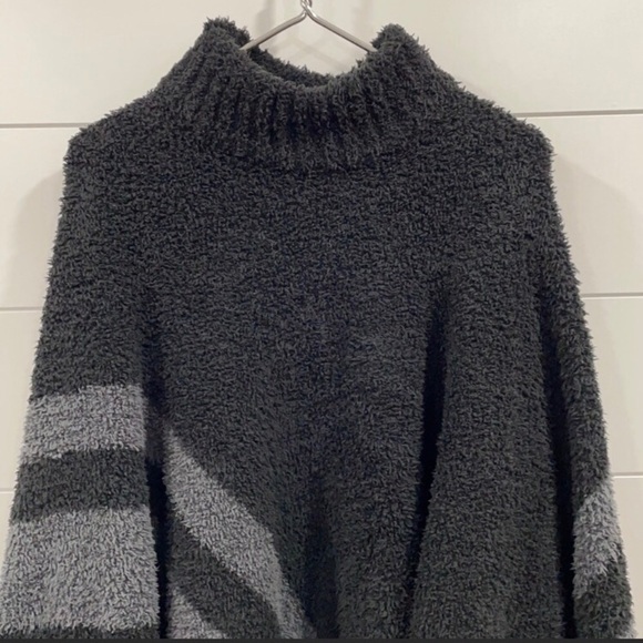 Barefoot Dreams black & gray beach fringe poncho one size - Picture 3 of 12